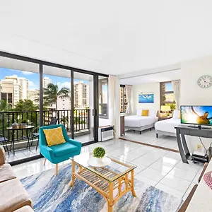 Waikiki Banyan Oasis With Partial Ocean View, 1-block To Beach, Free Parking Apartment