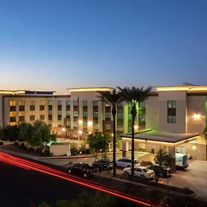 https://hampton-inn-phoenix-airport-north.hotelsofphoenix.com
