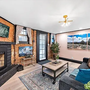 Charming & Updated Garden Level In Heart Of Apartment