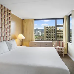 Construction Special At The Waikiki Banyan Free Parking And Wifi Apartment