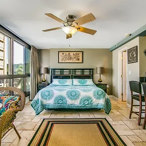 @ Marbella Lane Mountain View Studio, Steps From Wakiki Apartment